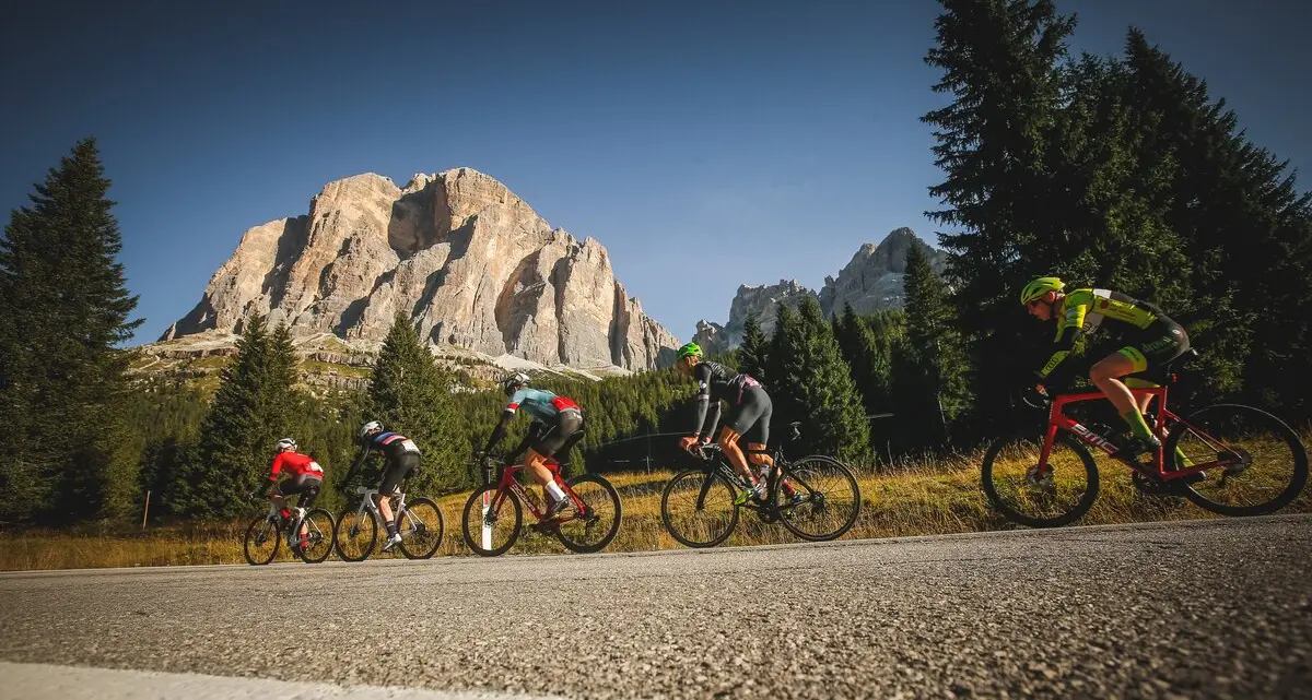 Approda in provincia la carovana della Haute Route Dolomites: oggi arrivo al passo Predaia, domani la Trento-Bondone