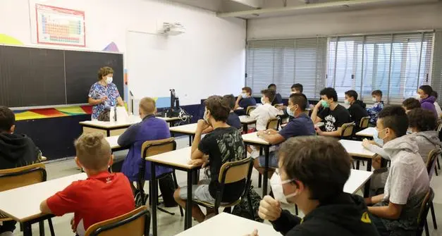 Il ritorno sui banchi all'insegna della normalità, stop alle misure anti-covid e riaprono anche le mense