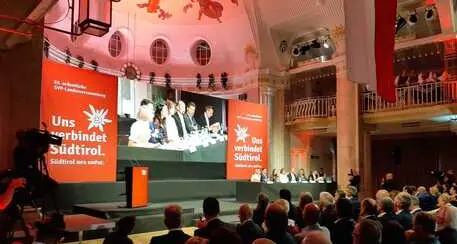 Achammer (Svp) critica Giorgia Meloni: \"Non stimiamo chi non stima l'autonomia e non rispettiamo chi non rispetta le minoranze\"