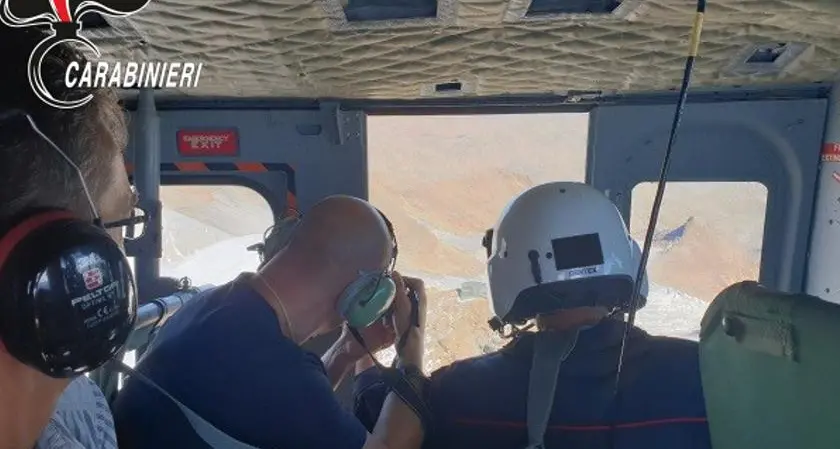 Reperti della Grande Guerra e tracce archeologiche: i carabinieri sorvolano le cime trentine e invitano i \"recuperanti\" a rispettare le norme