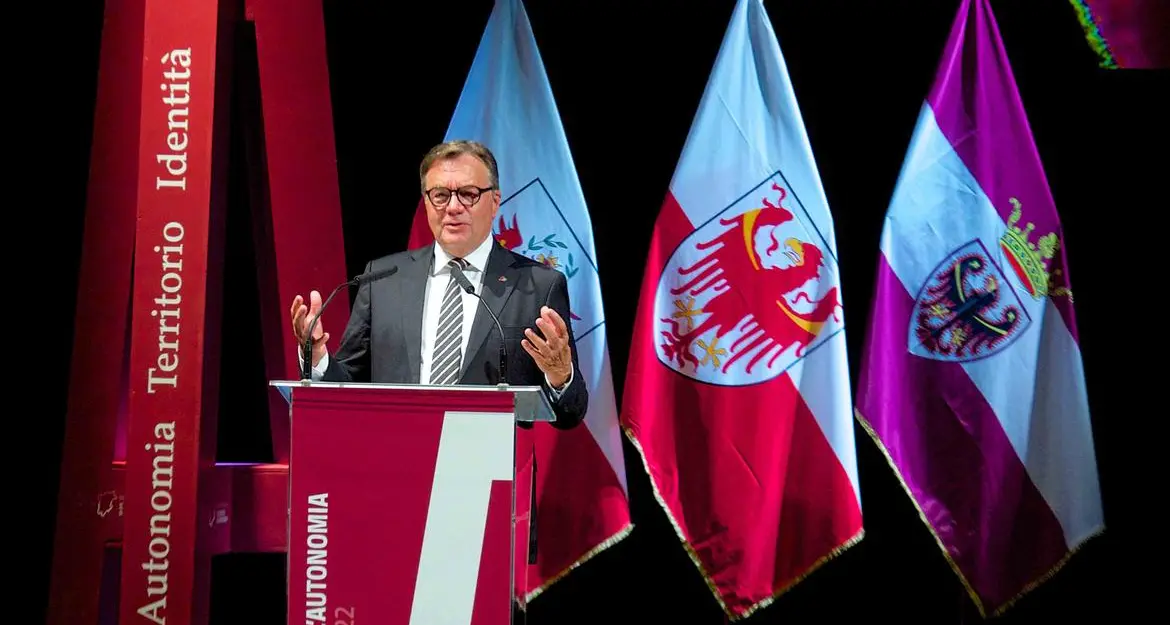 L'Aquila di San Venceslao consegnata al governatore del Tirolo Günther Platter