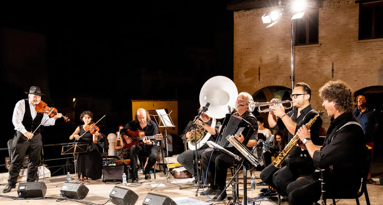 Settanta sfumature di note: Renato Morelli celebra il compleanno con un concertone