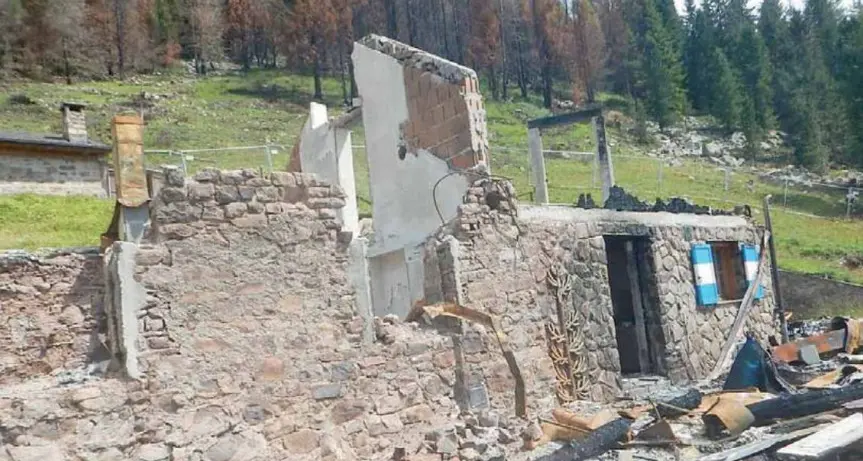 Il rogo devastante e la rinascita del rifugio Tonini: sei anni dopo prove di dialogo sul progetto Sat bocciato dal Comune