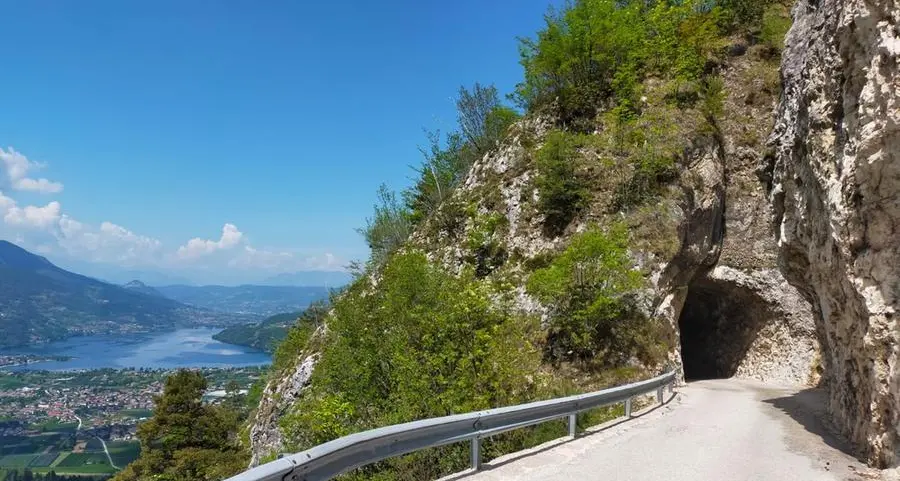 Strada del Menador: per preservare le storiche gallerie, si realizzerà un nuovo tunnel a senso unico in discesa (con corsia ciclabile)