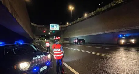 Aveva in auto pistole, tirapugni e un manganello: arrestato dai carabinieri a Merano
