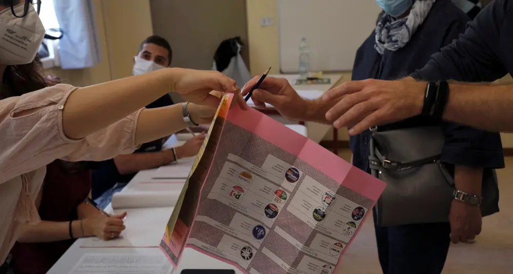 In Trentino 4 collegi su 5 al centrodestra. Solo nel capoluogo passa il centrosinistra con Patton (eletto al Senato), a Rovereto Biancofiore batte Conzatti dopo un testa a testa