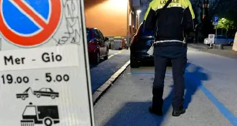 Lunedì sera torna il lavaggio notturno delle strade, attenzione ai divieti di sosta in città