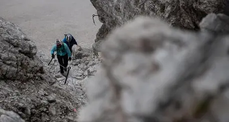 A un certo punto della ferrata il cavo d'acciaio è staccato: escursionista soccorsa dall'elicottero a quota tremila