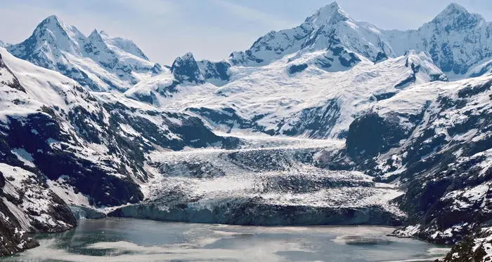 Due russi fuggono in Alaska su una barchetta per evitare di essere arruolati e spediti in Ucraina