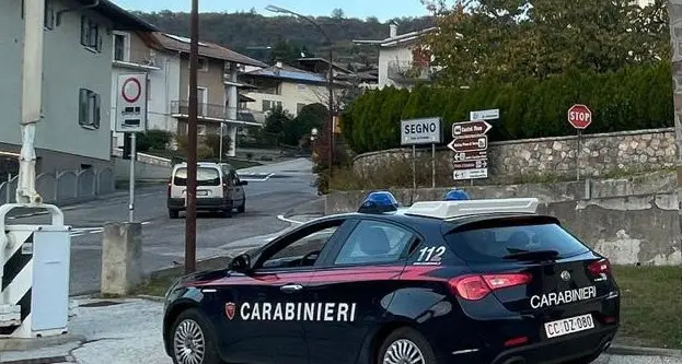 Sorpreso dai proprietari mentre rovista in camera da letto a Mollaro: scappa ma viene arrestato dai carabinieri