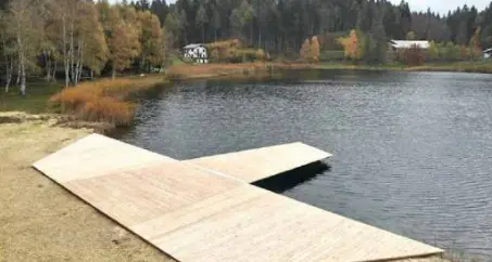 Ora il lago Santo sfoggia anche un pontile di legno
