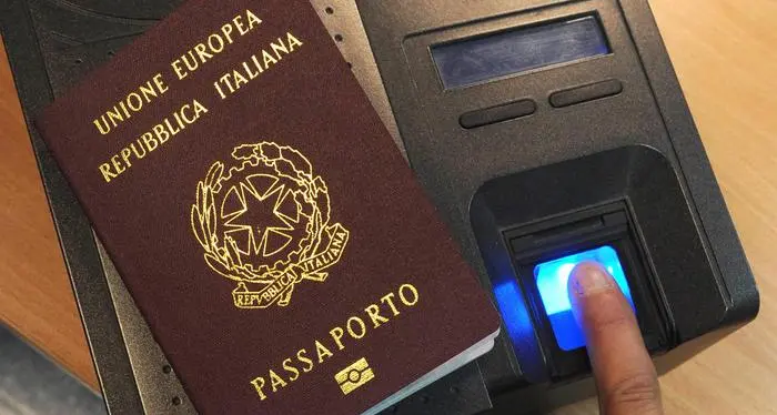 Le lunghe attese per i passaporti: da lunedì la questura avvia un'apertura straordinaria