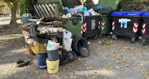 Riva, un'isola ecologica ridotta a discarica a cielo aperto