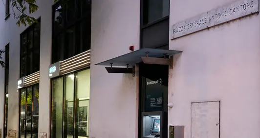 Trento, un sessantenne tenta la rapina in banca: il direttore lo convince a lasciar perdere. Questa mattina il processo