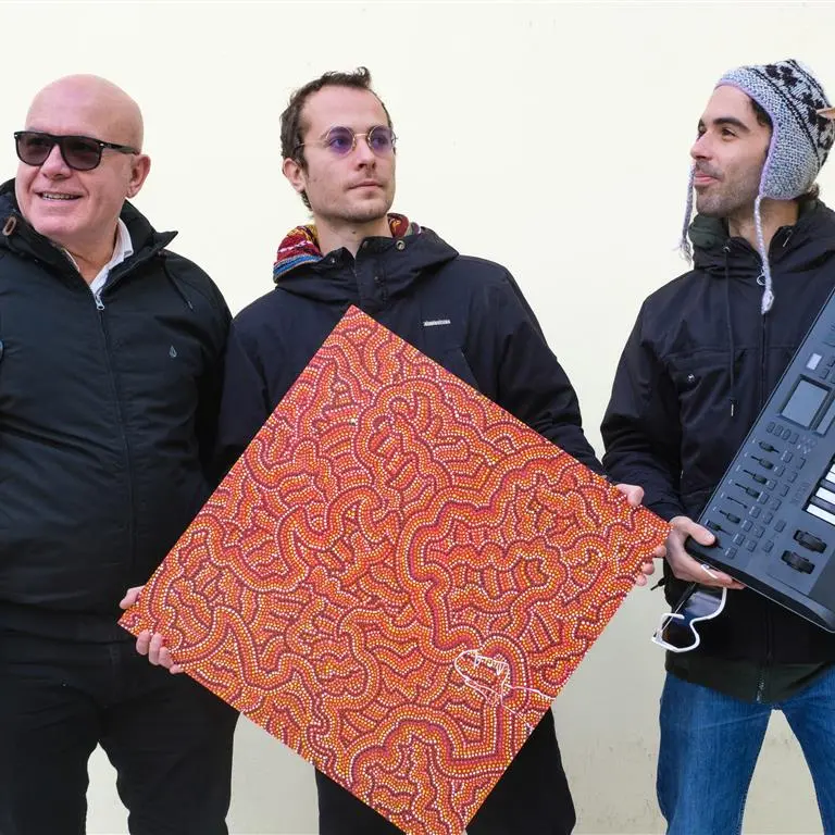 Il nuovo progetto di Riccardo Gobbo sotto la sigla di S.R.F nelle note del disco \"The flame is burning\"