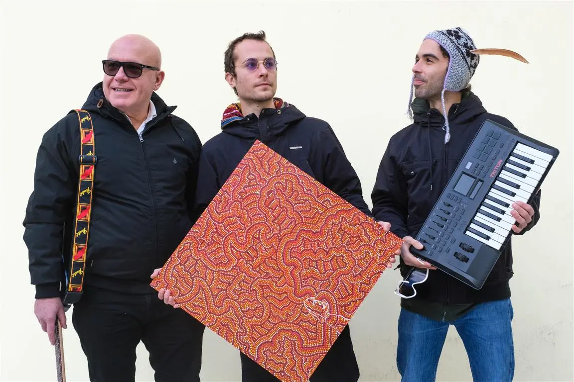 Il nuovo progetto di Riccardo Gobbo sotto la sigla di S.R.F nelle note del disco \"The flame is burning\"