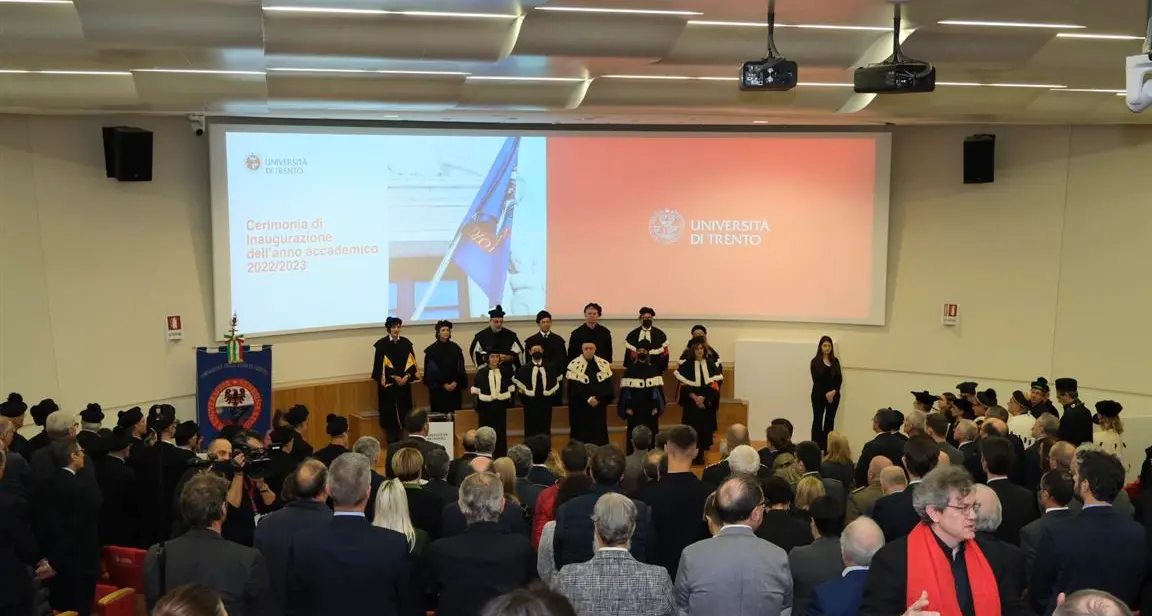 Inaugurato l'anno accademico, il rettore Deflorian invita a rinnovare il ruolo dell'ateneo nel territorio