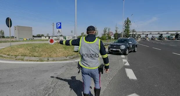 \"Ma guarda quello, come guida\": per gli automobilisti a sbagliare sono sempre gli altri
