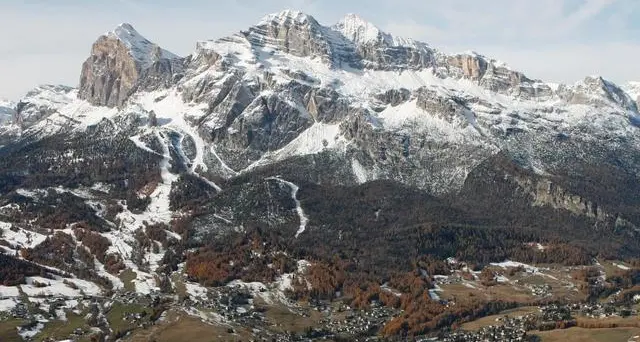 I crolli sui monti fanno paura: a Cortina le Regole (proprietà collettive) restituiscono cime e sentieri al demanio statale