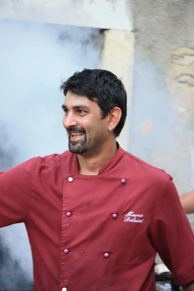 L'ultimo abbraccio allo chef Marco Delaini, colpito da un malore nel suo ristorante di Gargnano