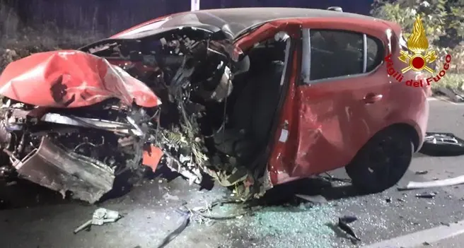 Atteso a casa per la festa, ma non aveva preso la laurea: ragazzo muore nello schianto in auto