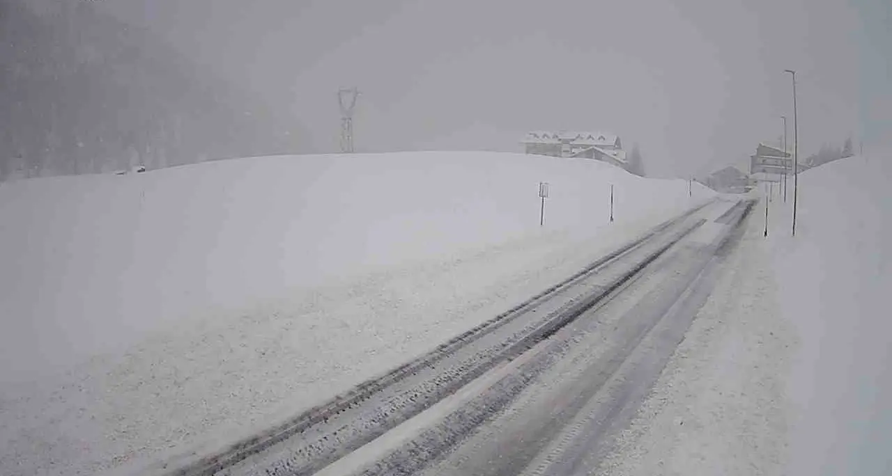 Una domenica sotto la neve in quota nelle vallate del Trentino, altri fiocchi attesi anche lunedì