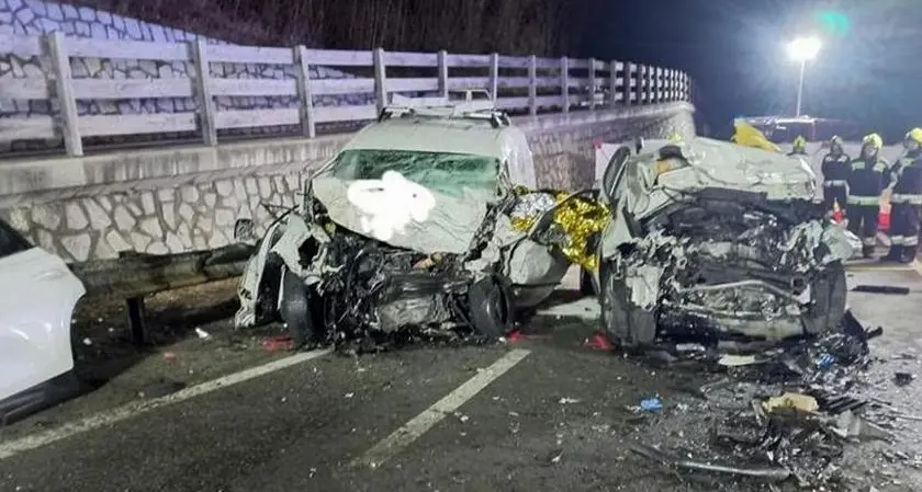 Spaventoso scontro frontale in Pusteria, muore un automobilista