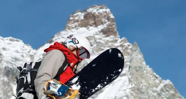 Cambiano le regole per diventare maestri di snowboard