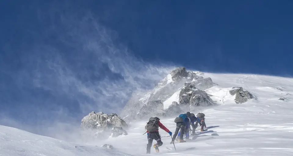 Se l'alpinismo aiuta a dare un senso alla vita: «La vetta ha un grande significato simbolico»