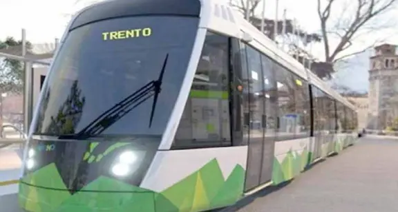 Grandi opere a Trento, fermato il tram di Alstom Ferroviaria