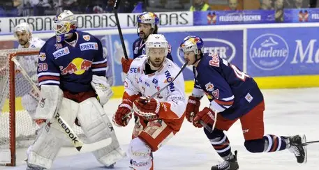Tafferugli fra ultras e polizia: due bolzanini arrestati ad Asiago dopo la partita di hockey