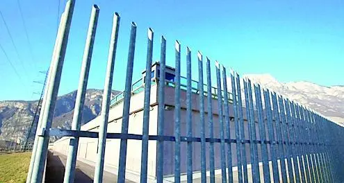 Tentato omicidio, udienza di convalida dell'arresto di un cinquantenne accusato per l'aggressione a moglie e figli