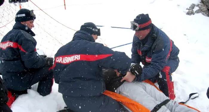 Un altro giorno di emergenze sulle piste del Trentino, gli esperti: «Troppi sciatori non rispettano le regole»