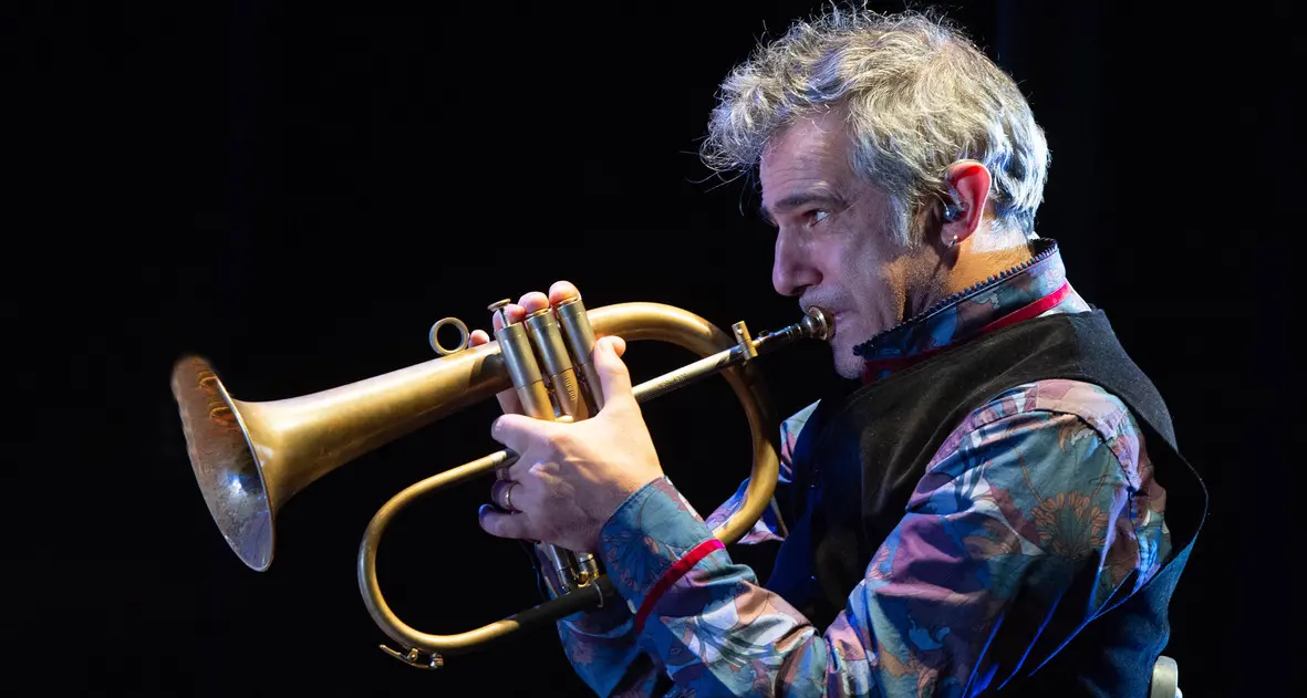 \"Tango Macondo. Il venditore di metafore\", al teatro Sociale Paolo Fresu e Ugo Dighero