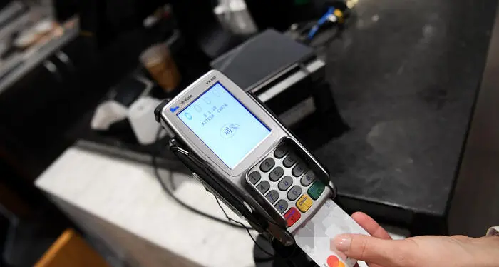 Incastrata dai Ris di Parma: ha rubato un bancomat in un negozio della val Venosta per poi prelevare contanti