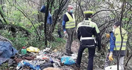 Vandali della spazzatura a Rovereto: scoperto in media un comportamento incivile al giorno
