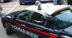 Tentano di smontare pezzi di veicoli aziendali: arrestati dai carabinieri