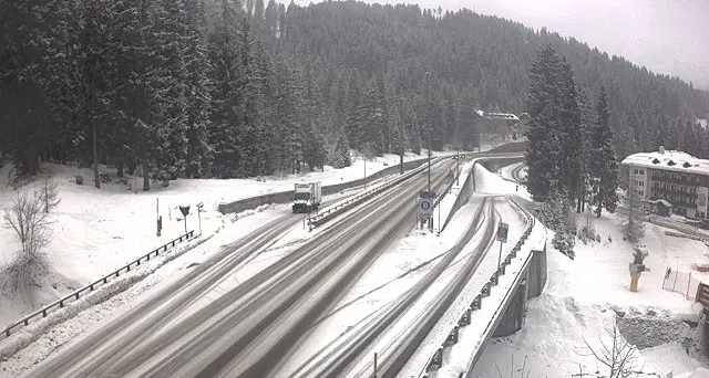 Nevica anche a bassa quota in Trentino, la coltre bianca arriverà a fondovalle