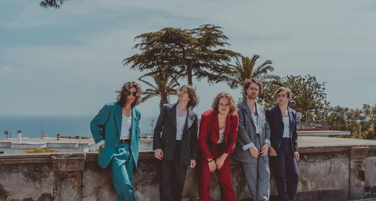 Doppio singolo per i Toolbar sull'onda di \"Senna\", con la featuring di Moonet e i riverberi new wave di Bonsai