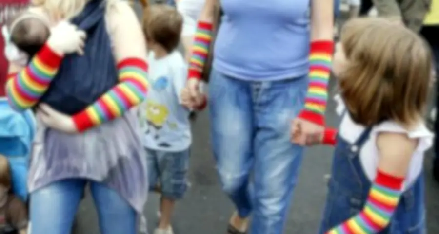 Figlia di due mamme, primo caso a Trento: il sindaco \"sfida\" la normativa e registra la bimba nata in città