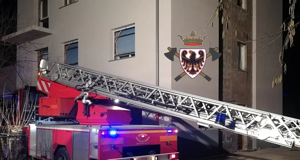 Forti raffiche di vento in Trentino, diversi interventi dei vigili del fuoco. Montagna: attenzione al pericolo valanghe