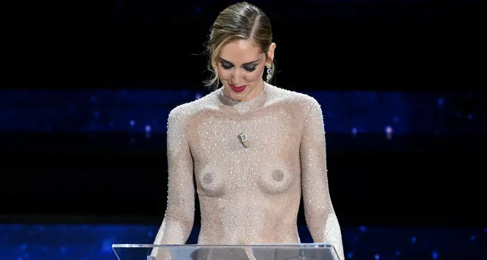 Chiara Ferragni porta all'Ariston la libertà delle donne e la lotta contro le violenze