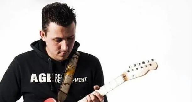 Il chitarrista di Pergine Matteo Dusini protagonista a \"Sanremo Discovery\"