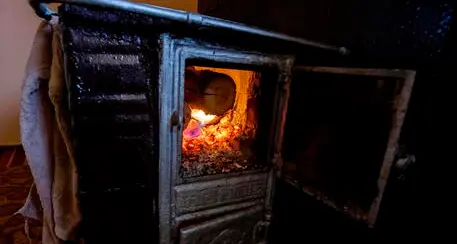 Qualità dell'aria, nuovi incentivi per chi sostituirà le stufe a legna