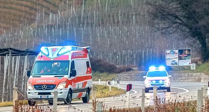 È morto in ospedale il ragazzino caduto dal balcone dell'albergo in valle Aurina