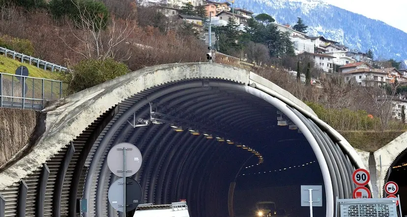 Nel primo mese l'autovelox al tunnel di Martignano ha rilevato 4.130 violazioni del limite