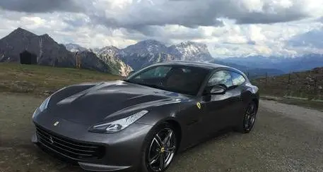 Lusso: sono 116 le Ferrari targate Trento, 13 le Rolls Royce e nove le Aston Martin