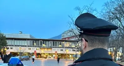 Cellulari e pc rubati negli uffici di Provincia e Regione: i carabinieri denunciano una donna