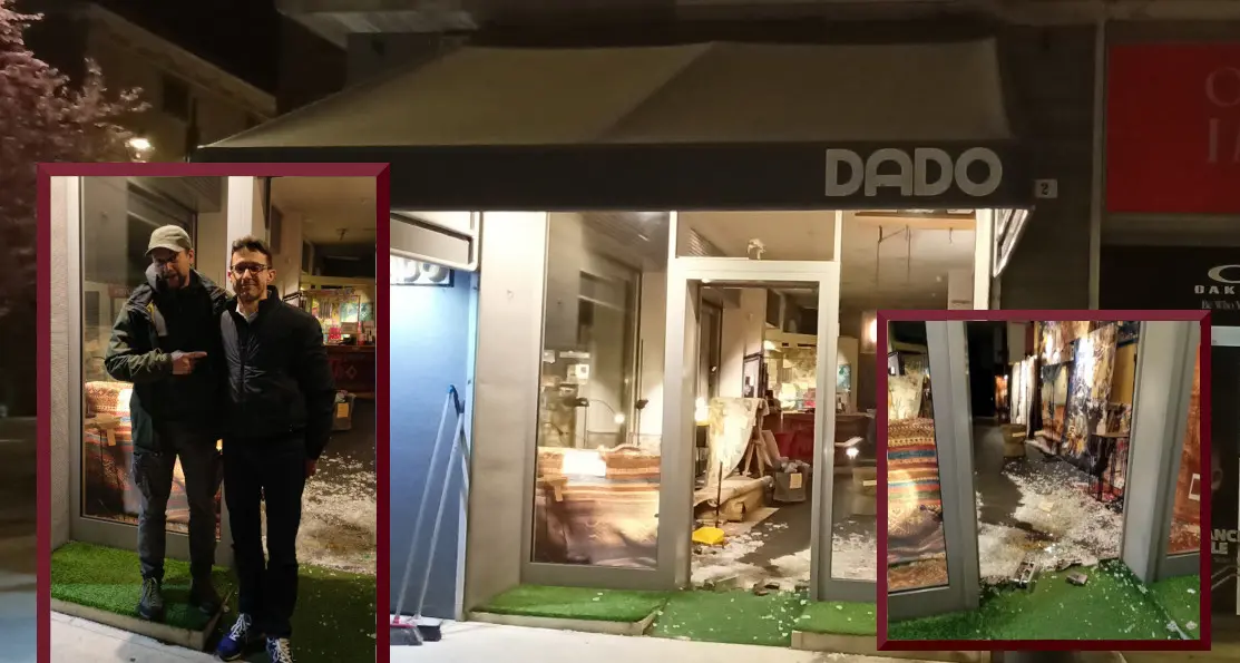 Distrugge la vetrina di un negozio ma viene bloccato da un giovane passante