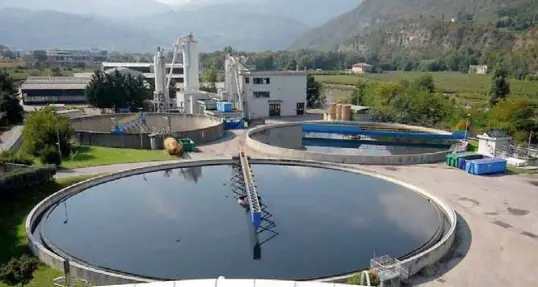 Plastiche nei rifiuti organici: il depuratore si intasa, oltre tre mesi di stop per manutenzione